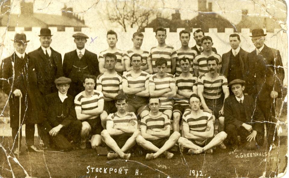 In a 1912 team photo shown below the members are not yet wearing the club shirts.